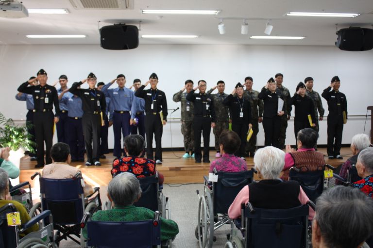 해군장병들의 위문 공연