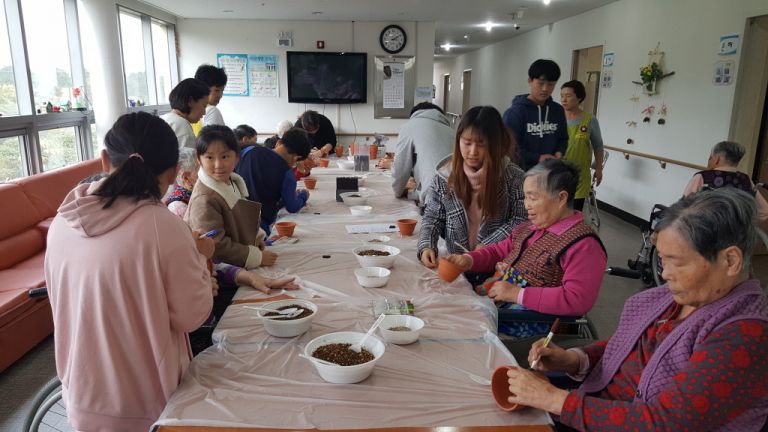 법환청소년수련원학생들과 다육이 심기